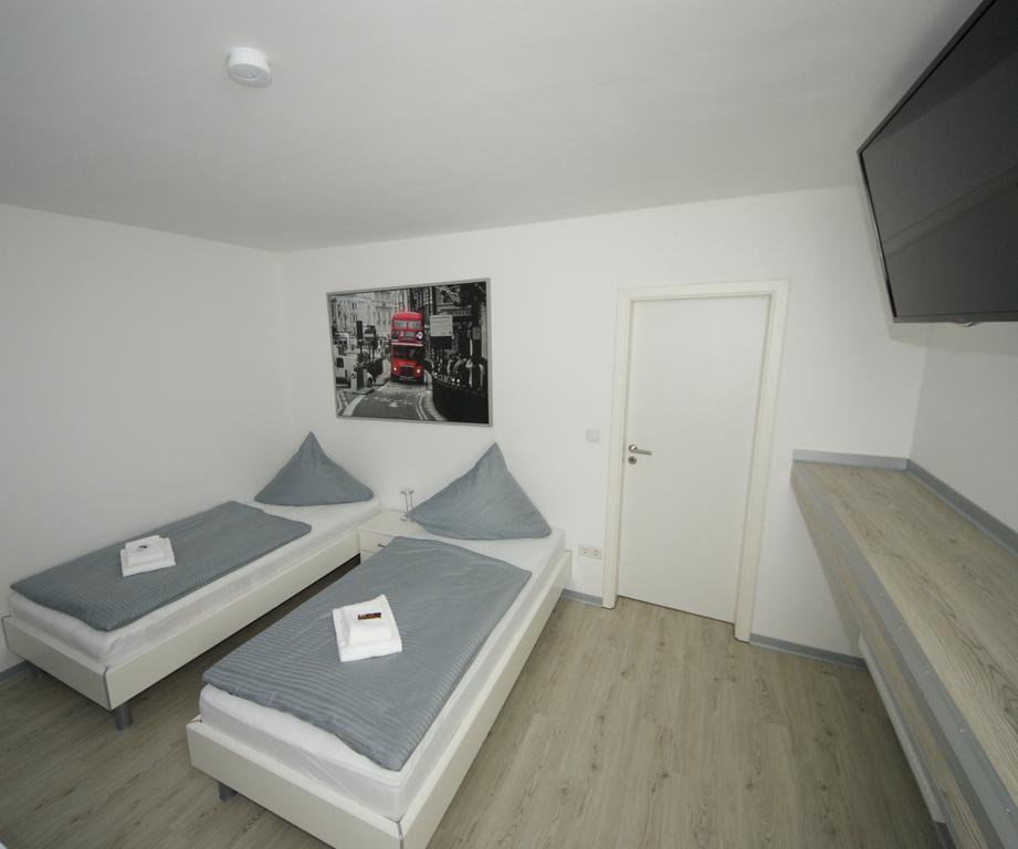 Hotel Am Rosenplatz,24 Stunden Check In, Kostenfreie Parkplaetze Brechtorf Quarto foto