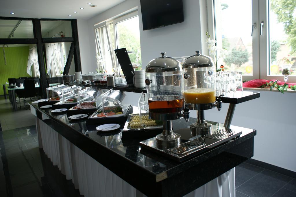 Hotel Am Rosenplatz,24 Stunden Check In, Kostenfreie Parkplaetze Brechtorf Quarto foto