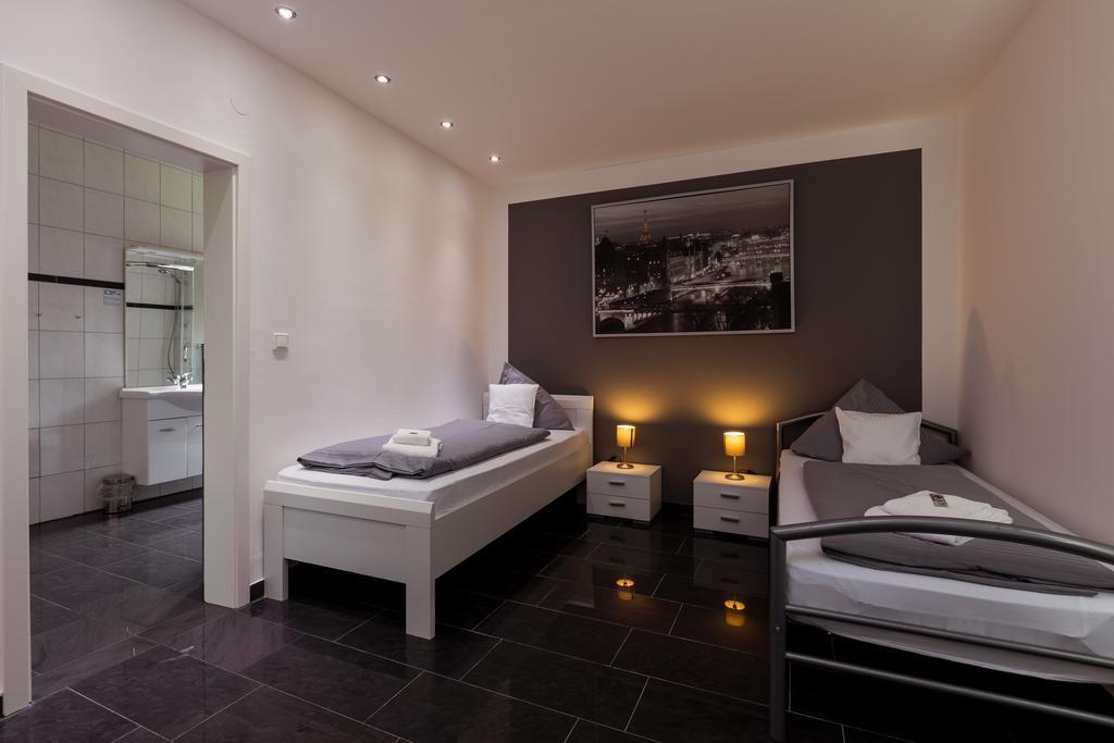 Hotel Am Rosenplatz,24 Stunden Check In, Kostenfreie Parkplaetze Brechtorf Exterior foto